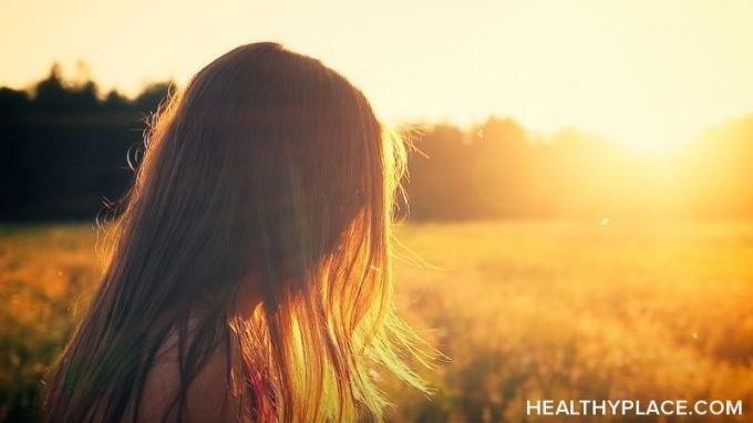 Sommerangst er ægte. Lær fire grunde til, at sommeren kan fremkalde angst, og brug viden til at hjælpe med at forhindre sommerangst hos HealthyPlace.