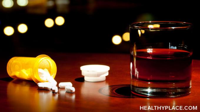 Opioider og alkohol er en farlig kombination. Oplev, hvorfor blanding af opioider og alkohol virkelig kan rodne dig og endda dræbe dig. Detaljer om HealthyPlace.