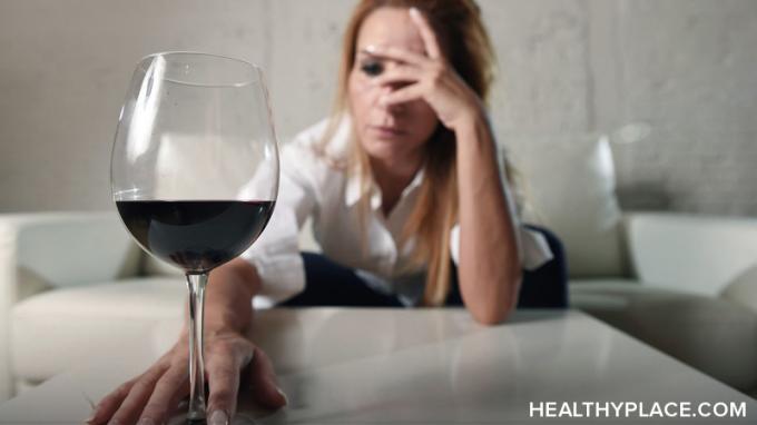 Der er et stærkt forhold mellem depression og alkohol. Lær hvordan alkohol og depression påvirker hinanden på HealthyPlace.