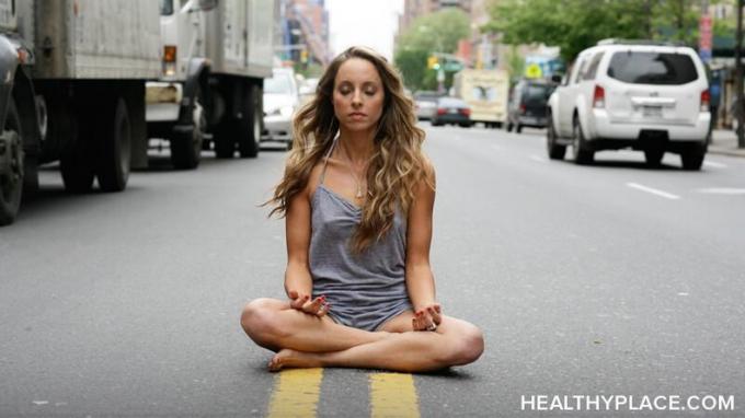 At tage fem minutter at meditere hele dagen kan træne dit sind til at udholde stress og angst. Prøv en fem minutters meditation for at berolige din angst.