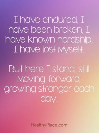 Citat om mental sundhed - Jeg har udholdt, jeg er blevet ødelagt, jeg kender lidelse, jeg har mistet mig selv. Men her står jeg og bevæger mig stadig fremad og bliver stærkere hver dag.