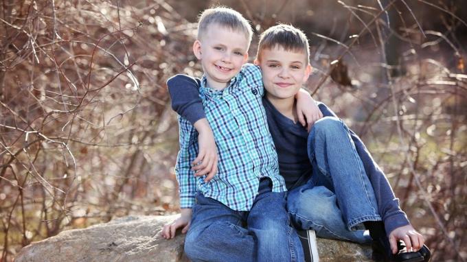 To drenge med ADHD har samme højde og vægt, men får forskellige doser med ADHD-medicin